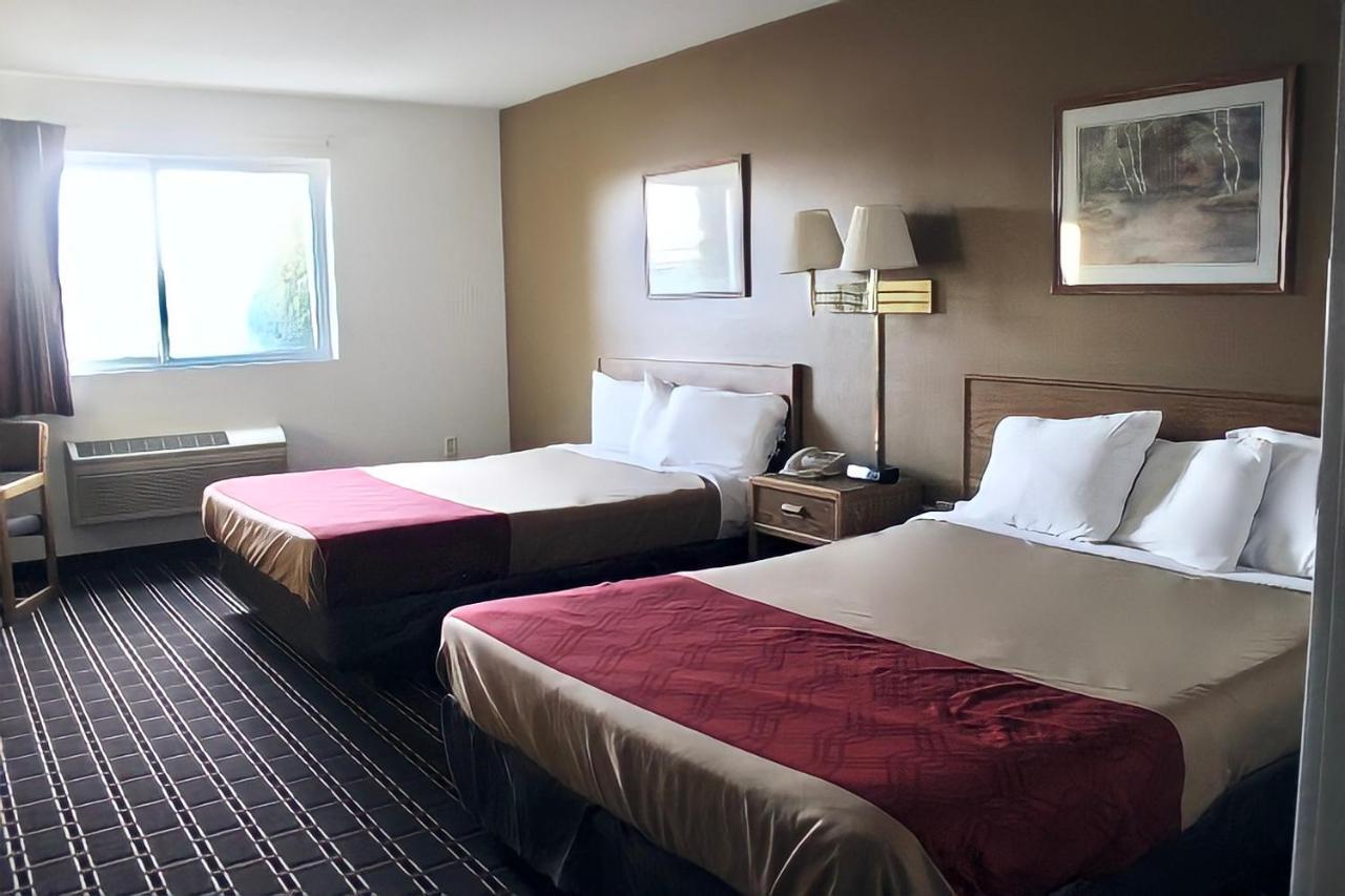 Amerivu Inn And Suites Stanley Room photo